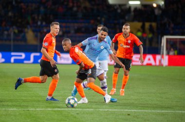 Kharkiv, Ukrayna - 18 Eylül 2019: Manchester City 'nin Bernardo Silva futbol oyuncusu UEFA Şampiyonlar Ligi maçı sırasında Metalist Stadyumu' nda Shakhtar 'a karşı