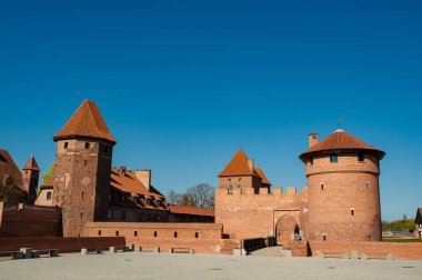 Malbork, Polonya - 17 Nisan 2019: 13. yüzyılda Malbork 'taki Töton Düzeni' nin kalesi
