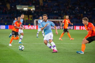 Kharkiv, Ukrayna - 18 Eylül 2019: Manchester City 'nin Bernardo Silva futbol oyuncusu UEFA Şampiyonlar Ligi maçı sırasında Metalist Stadyumu' nda Shakhtar 'a karşı