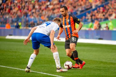 Kharkiv, Ukrayna - 7 Nisan 2019: Kharkiv 'deki Metalist stadyumunda oynanan maçta Shakhtar Donetsk' in defans oyuncusu