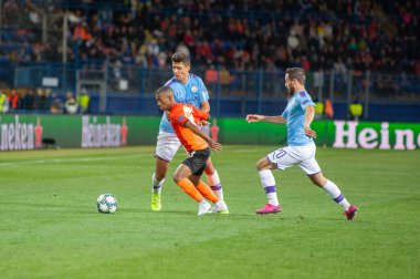 Kharkiv, Ukrayna - 18 Eylül 2019: Manchester City 'nin Bernardo Silva futbol oyuncusu UEFA Şampiyonlar Ligi maçı sırasında Metalist Stadyumu' nda Shakhtar 'a karşı