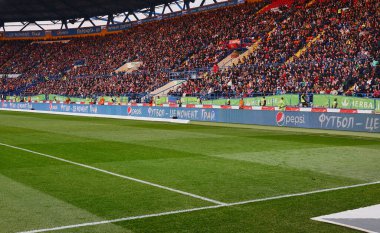 Kharkiv, Ukrayna - 7 Nisan 2019: Metalist Stadyumu 'nda futbol maçı. Futbol çimleri. Futbol sahası.