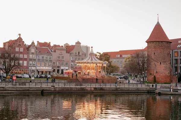 Gdańsk Polska Kwietnia 2019 Kolorowe Zabytkowe Domy Nad Rzeką Motławą — Zdjęcie stockowe