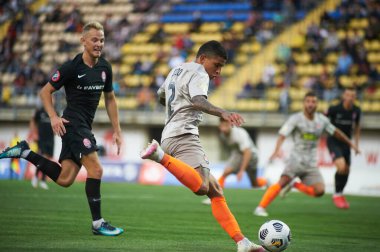 ZAPORIZHZHYA, UKRAINE - 20 Eylül 2020: Ukrayna Premiere Ligi Zorya Luhansk FC Shakhtar Donetsk 'e karşı oynanan maçta Dodo iş başında