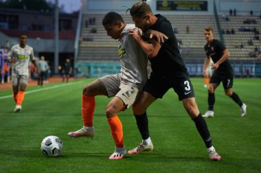 ZAPORIZHZHYA, UKRAINE - SEPTEMBER 20, 2020: Dodo ve Maksim Grechkin futbol karşılaşması sırasında Ukrayna Premiere Ligi Zorya Luhansk - FC Shakhtar Donetsk