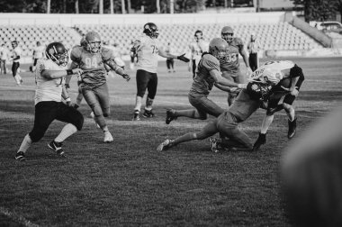 KHARKIV, UKRAINE - SEPTEMBER 26, 2020: Ukrayna Süper Ligi Atlantes Kharkiv-Slavs Kyiv maçı sırasında Amerikan futbolcular