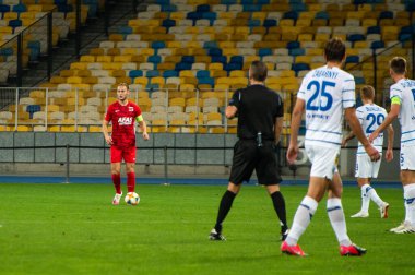 KYIV, UKRAINE - 15 Eylül 2020: UEFA Şampiyonlar Ligi maçında AZ Alkmaar Teun Koopmeiners 'in oyuncusu Dinamo Kyiv' e karşı