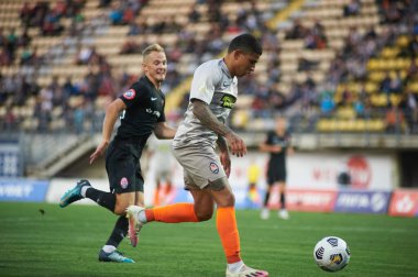 ZAPORIZHZHYA, UKRAINE - 20 Eylül 2020: Ukrayna Premiere Ligi Zorya Luhansk FC Shakhtar Donetsk 'e karşı oynanan maçta Dodo iş başında