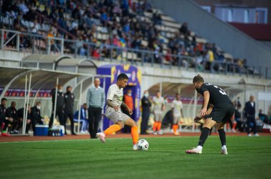 ZAPORIZHZHYA, UKRAINE - SEPTEMBER 20, 2020: Dodo ve Maksim Grechkin futbol karşılaşması sırasında Ukrayna Premiere Ligi Zorya Luhansk - FC Shakhtar Donetsk