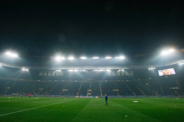 Kharkiv, Ukrayna - 18 Ekim 2018: Ukrayna - Çek Cumhuriyeti Metalist Stadyumunda oynanan futbol maçından önce stadyum ışıkları.