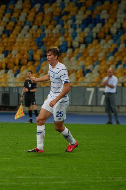 KYIV, UKRAINE - 15 Eylül 2020: UEFA Şampiyonlar Ligi maçı sırasında Dinamo Kyiv Ilya Zabarnyi 'nin oyuncusu AZ Alkmaar' a karşı