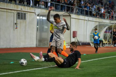 ZAPORIZHZHYA, UKRAINE - SEPTEMBER 20, 2020: Dodo ve Maksim Grechkin futbol karşılaşması sırasında Ukrayna Premiere Ligi Zorya Luhansk - FC Shakhtar Donetsk