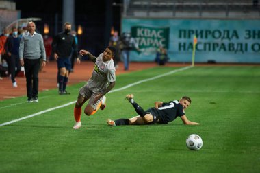 ZAPORIZHZHYA, UKRAINE - 20 Eylül 2020: Dodo ve Yegor Nazarynan futbol karşılaşması sırasında Ukrayna Premiere Ligi Zorya Luhansk - FC Shakhtar Donetsk