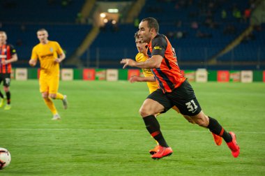 Kharkiv, Ukrayna - 11 Mayıs 2019: Shakhtar Donetsk 'in Ismaily Goncalves defans oyuncusu, Shakhtar Donetsk ile Oleksandria arasında oynanan Ukrayna Premier Ligi maçında topu sürüyor.