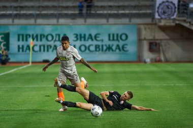 ZAPORIZHZHYA, UKRAINE - 20 Eylül 2020: Dodo ve Yegor Nazarynan futbol karşılaşması sırasında Ukrayna Premiere Ligi Zorya Luhansk - FC Shakhtar Donetsk
