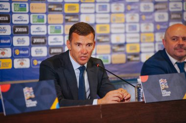 KHARKOV, UKRAINE - 16 OCTOBER, 2018: Ukrayna ile Çek Cumhuriyeti arasında oynanan UEFA Ligi eleme maçı sonrasında Ukrayna Andrei Shevchenko 'nun teknik direktörü