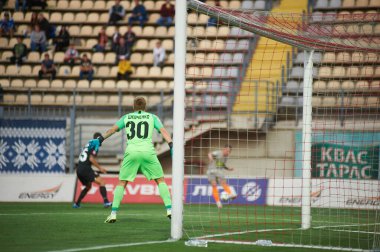 ZAPORIZHZHYA, UKRAINE - SEPTEMBER 20, 2020: Mykyta Shevchenko, Ukrayna Premiere Ligi maçında kaleci Zorya Luhansk FC Shakhtar Donetsk 'e karşı