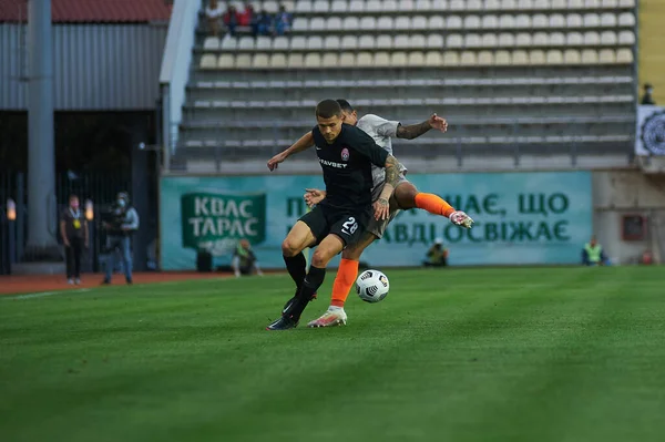 ZAPORIZHZHYA, UKRAINE - 20 Eylül 2020: Dodo - Artem Gromov futbol karşılaşması sırasında Ukrayna Premiere Ligi Zorya Luhansk - FC Shakhtar Donetsk