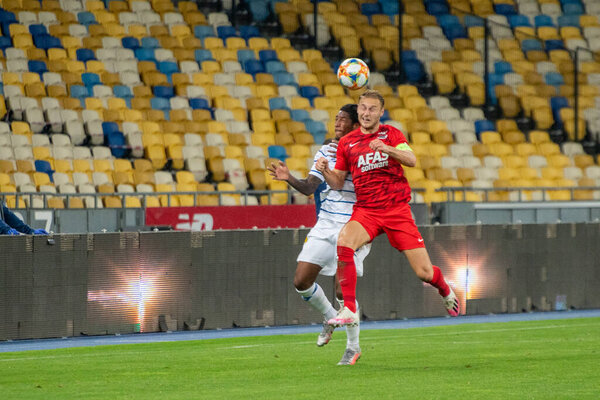 КИЕВ, УКРАИНА - 15 СЕНТЯБРЯ 2020: Игрок "Динамо" Киев Герсон Родригес во время матча Лига чемпионов УЕФА 2020 - АЗ Алкмар