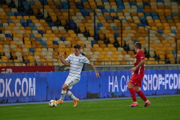 KYIV, UKRAINE - 15 Eylül 2020: UEFA Şampiyonlar Ligi 2020 - AZ Alkmaar maçında Dinamo Kyiv Benjamin Verbic 'in oyuncusu