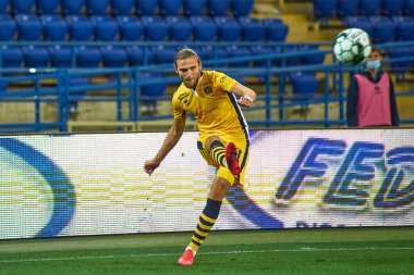 KHARKIV, UKRAINE - 5 Ekim 2020: Artem Kholod. PFL Metallist-1925 Futbol Maçı - Polissya