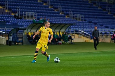 KHARKIV, UKRAINE - 5 Ekim 2020 Anton Savin. PFL Metallist-1925 Futbol Maçı - Polissya