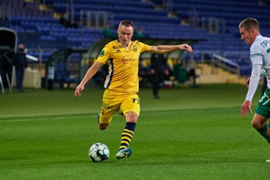 KHARKIV, UKRAINE - 5 Ekim 2020 Anton Savin. PFL Metallist-1925 Futbol Maçı - Polissya