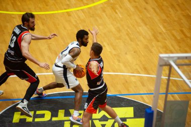 KHARKIV, UKRAINE - 9 Ekim 2020: Ukrayna Basketbol Süper Ligi maçı. Kharkivski Sokoly - Çerkaski Mavpy