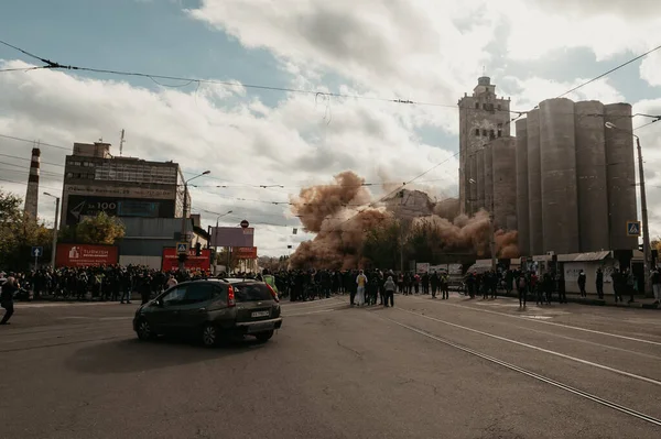 Kharkiv Ukraine October 2020 사람들이 유산을 철거하는 공사에 하리코프 엘리베이터 — 스톡 사진