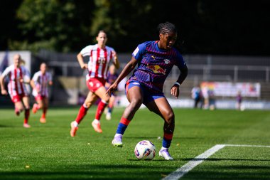 COLOGNE, GERMANY - 6 Eylül 2025 Google Pixel Women Bundesliga 1.FC Koeln Frauen-RB Leipzig Frauen maçı Franz Kremer Stadyumu 'nda.