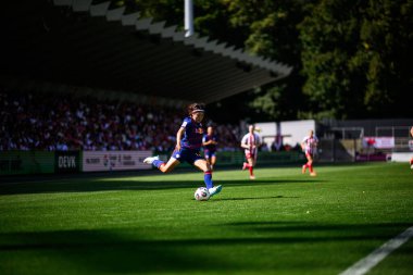 COLOGNE, GERMANY - 6 Eylül 2025 Google Pixel Women Bundesliga 1.FC Koeln Frauen-RB Leipzig Frauen maçı Franz Kremer Stadyumu 'nda.