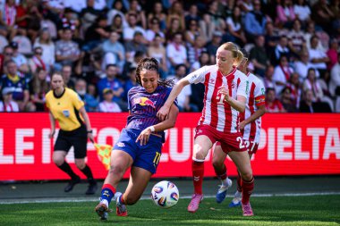 COLOGNE, GERMANY - 6 Eylül 2025 Google Pixel Women Bundesliga 1.FC Koeln Frauen-RB Leipzig Frauen maçı Franz Kremer Stadyumu 'nda.