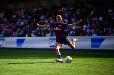 COLOGNE, GERMANY - 6 Eylül 2025 Google Pixel Women Bundesliga 1.FC Koeln Frauen-RB Leipzig Frauen maçı Franz Kremer Stadyumu 'nda.