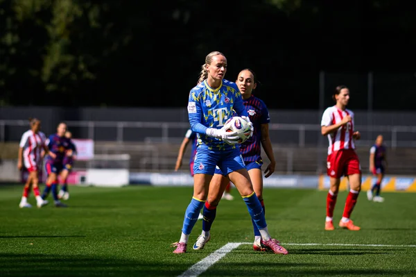 COLOGNE, GERMANY - 6 Eylül 2025 Google Pixel Women Bundesliga 1.FC Koeln Frauen-RB Leipzig Frauen maçı Franz Kremer Stadyumu 'nda.