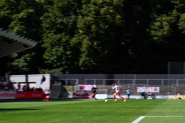 COLOGNE, GERMANY - 6 Eylül 2025 Google Pixel Women Bundesliga 1.FC Koeln Frauen-RB Leipzig Frauen maçı Franz Kremer Stadyumu 'nda.