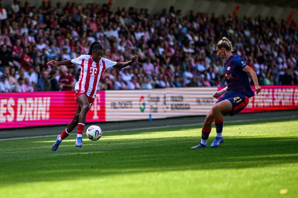 COLOGNE, GERMANY - 6 Eylül 2025 Google Pixel Women Bundesliga 1.FC Koeln Frauen-RB Leipzig Frauen maçı Franz Kremer Stadyumu 'nda.