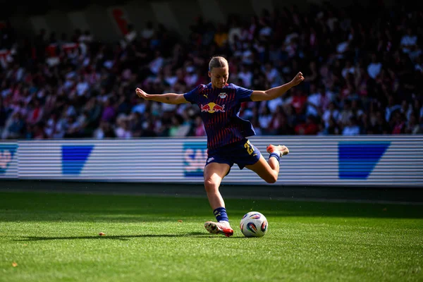 COLOGNE, GERMANY - 6 Eylül 2025 Google Pixel Women Bundesliga 1.FC Koeln Frauen-RB Leipzig Frauen maçı Franz Kremer Stadyumu 'nda.
