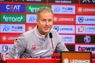 LEVERKUSEN, GERMANY - 10 Eylül 2025: Kasper Hjulmand - Bayarena 'da basın toplantısı.