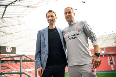 LEVERKUSEN, GERMANY - 10 Eylül 2025: Simon Rolfes, Kasper Hjulmand - Bayarena 'da basın toplantısı.