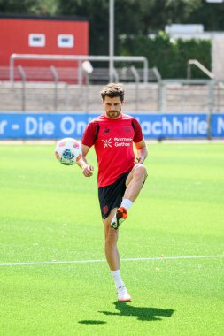 LEVERKUSEN, ALMANY - 10 Eylül 2025: Jonas Hofmann - Bayer 04 Leverkusen Bayarena 'da Uygulama.