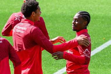 LEVERKUSEN, GERMANY - 10 Eylül 2025: Jarell Quansah, Nathan Tella - Bayer 04 Leverkusen Bayena 'da.