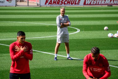 LEVERKUSEN, GERMANY - 10 Eylül 2025: Kasper Hjulmand - Bayer 04 Leverkusen Bayena 'da Uygulama.