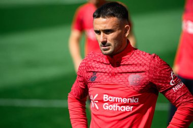 LEVERKUSEN, ALMANY - 10 Eylül 2025: Aleix Garcia - Bayer 04 Leverkusen Bayarena 'da Uygulama.