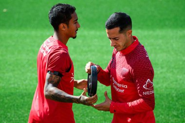 LEVERKUSEN, ALMANY - 10 Eylül 2025: Arthur, Lucas Vazquez - Bayer 04 Leverkusen Bayena 'da Uygulama.