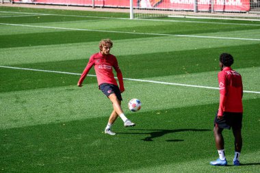 LEVERKUSEN, ALMANY - 10 Eylül 2025: Ferdinand Pohl - Bayer 04 Leverkusen Bayena 'da Uygulama.