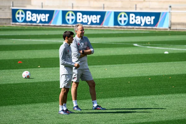 LEVERKUSEN, GERMANY - 10 Eylül 2025: Sergi Runge, Kasper Hjulmand - Bayer 04 Leverkusen Bayarena 'da.