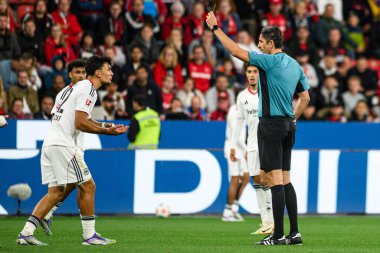 LEVERKUSEN, GERMANY - 12 EPTEMBER, 2025: Can Uzun, sarı kart - Bundesliga maçı Bayer 04 Leverkusen-SG Eintracht Frankfurt Bayarena 'da. 