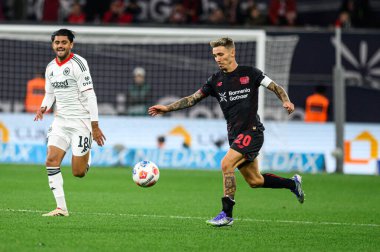 LEVERKUSEN, GERMANY - 12 EPTEMBER, 2025: Alejandro Grimaldo, Mo Dahoud - Bundesliga maçı Bayer 04 Leverkusen-SG Eintracht Frankfurt. 