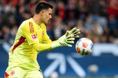 LEVERKUSEN, GERMANY - 12 EYLÜL 2025: Michael Zetterer - Bayer 04 Leverkusen-SG Eintracht Frankfurt maçı Bayena 'da. 