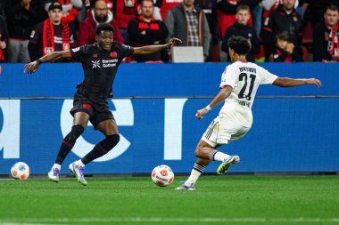 LEVERKUSEN, GERMANY - 12 SEPTEMBER, 2025: Axel Bape, Nathaniel Brown - Bundesliga maçı Bayer 04 Leverkusen vs SG Eintracht Frankfurt at Bayena. 